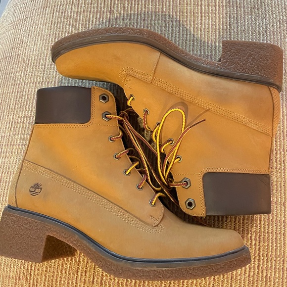 Women's Timberland Ortholite Footbed Hi-Top 2" Heel Chukka Boots Sz 7 - Picture 1 of 5